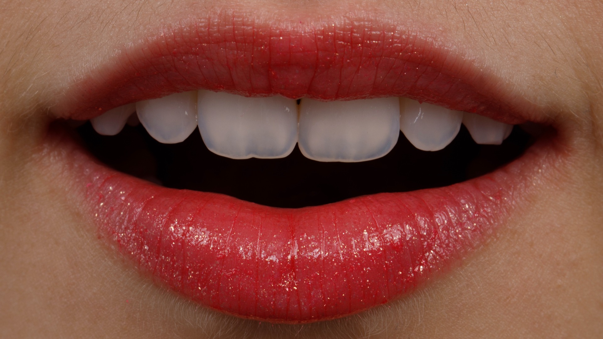Fotografía de cerca de labios y dientes